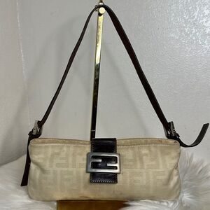 💯Authentic FENDI Zucca Canvas Shoulder Bag Beige🍀